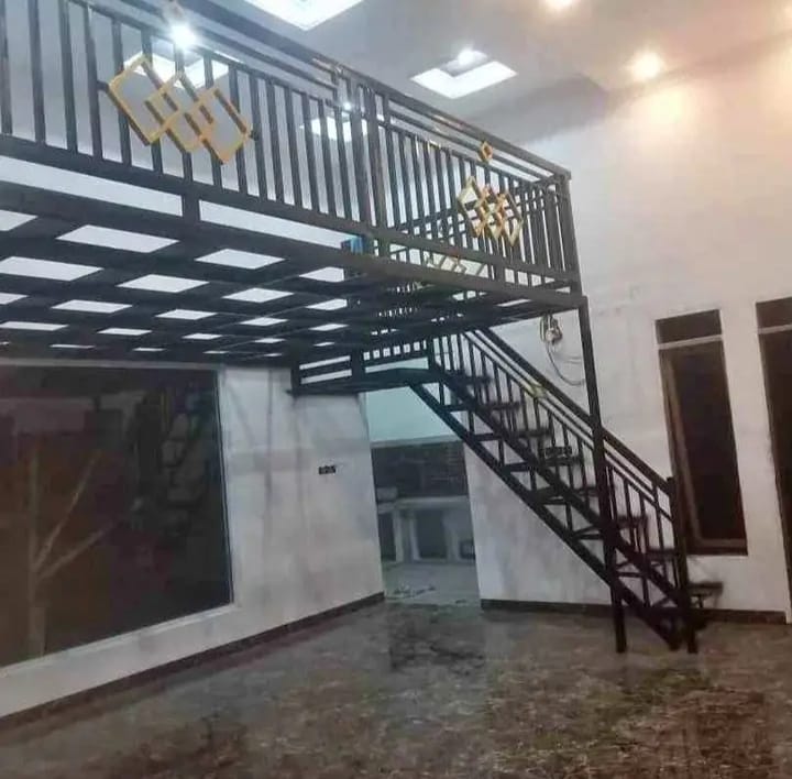 Mezzanine Dalam Ruangan